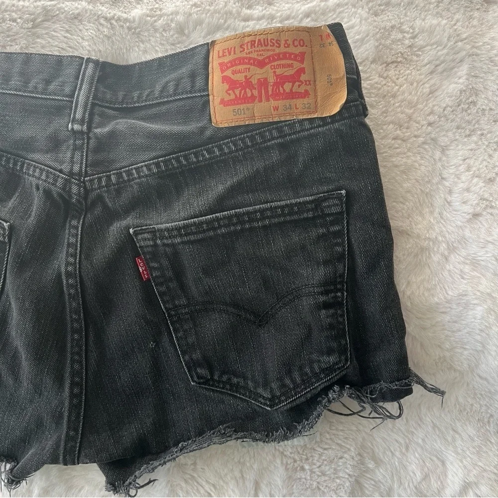Women’s Levi’s cut offs 501 Classic Black - Picture 6 of 8